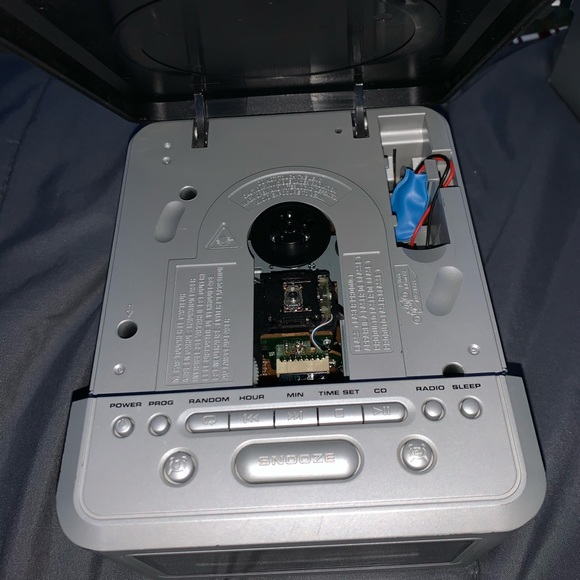 TRUTECH CD PLAYER CLOCK RADIO - Picture 7 of 7